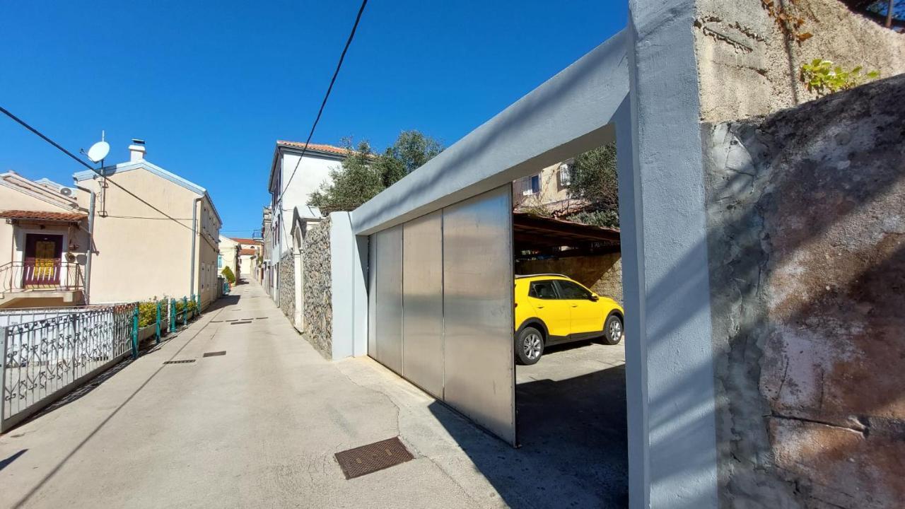Apartman Kristina And Free Parking Mali Losinj Exterior photo
